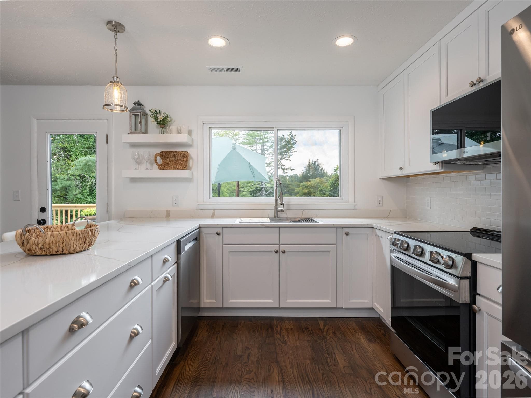 Single Family Residence at 21 W Chapel Road, Asheville, photo 15 of 46