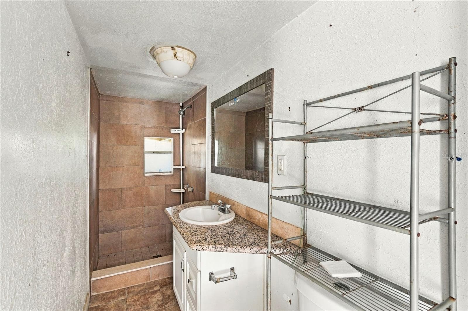 Rear residence – bathroom - 3939 45TH AVE N, ST PETERSBURG