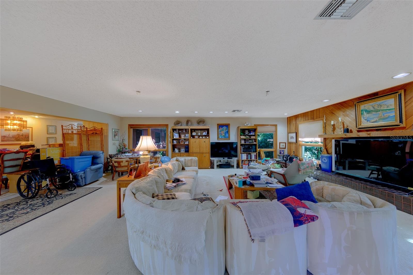 Single Family Residence at 1105 WOODCREST AVE, CLEARWATER, photo 10 of 42