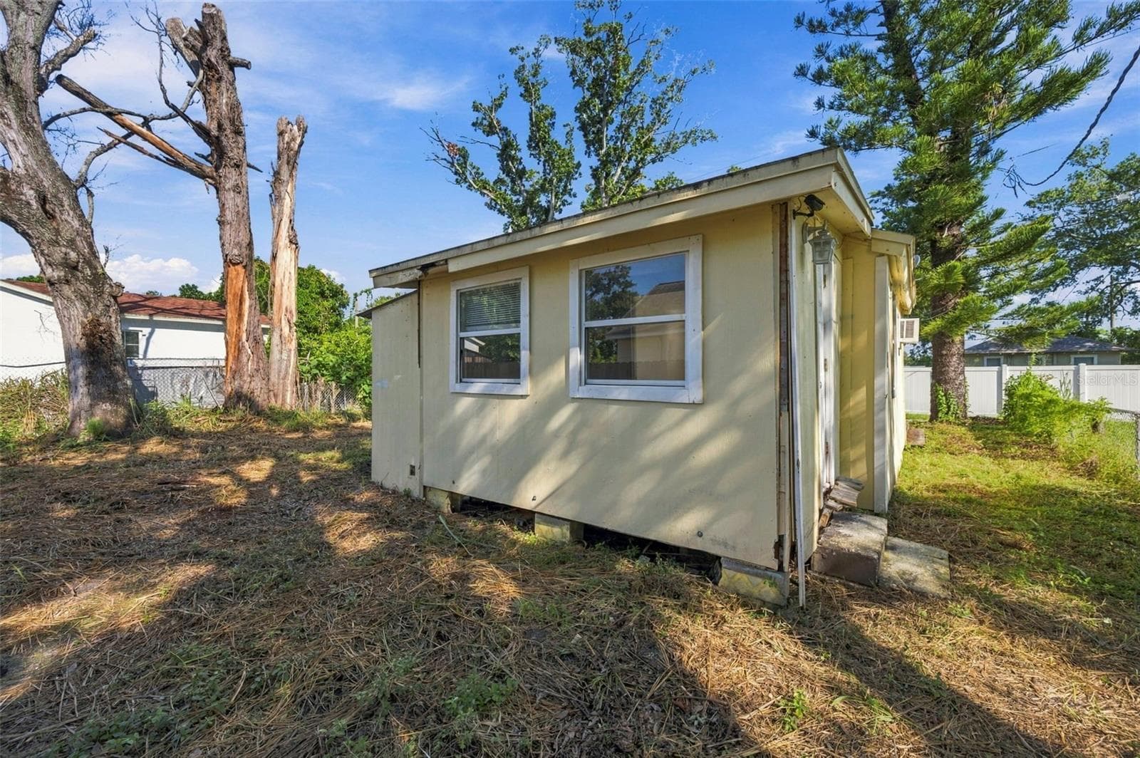 Detached storage shed - 3939 45TH AVE N, ST PETERSBURG
