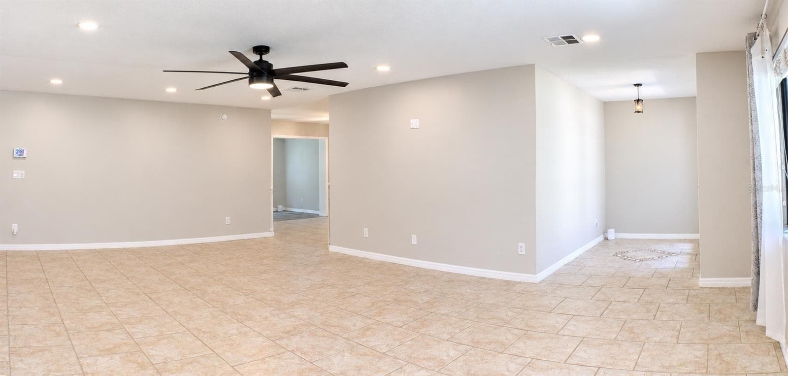 Living room - 8042 RIDGE WAY, ORLANDO
