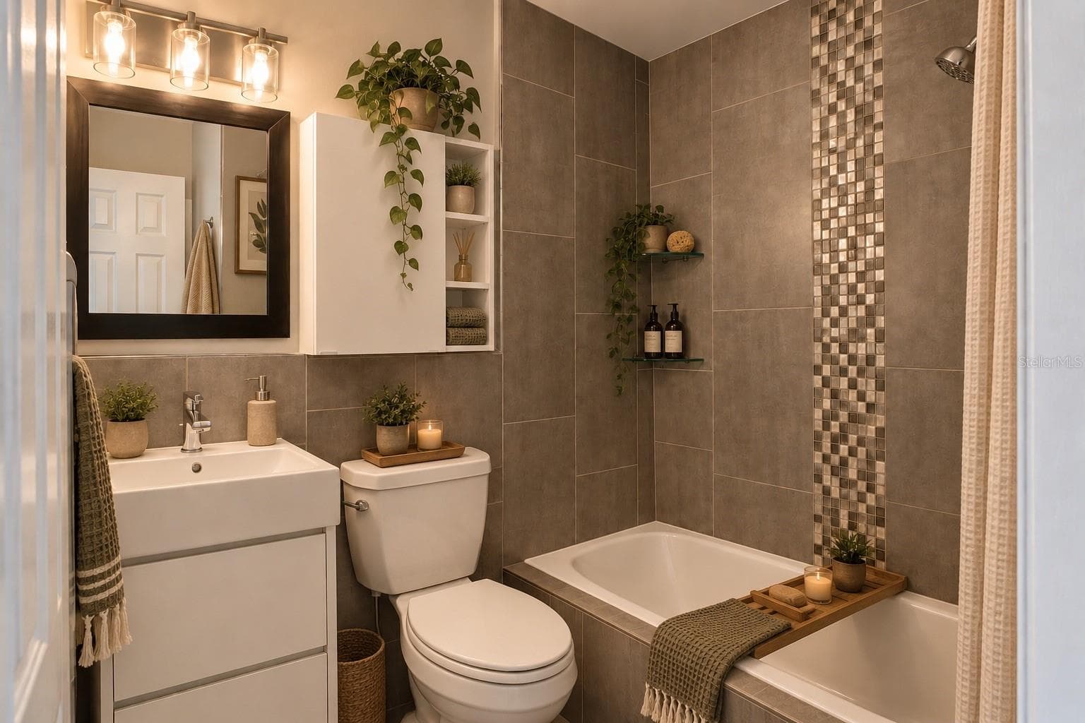 Guest Bathroom - 8042 RIDGE WAY, ORLANDO