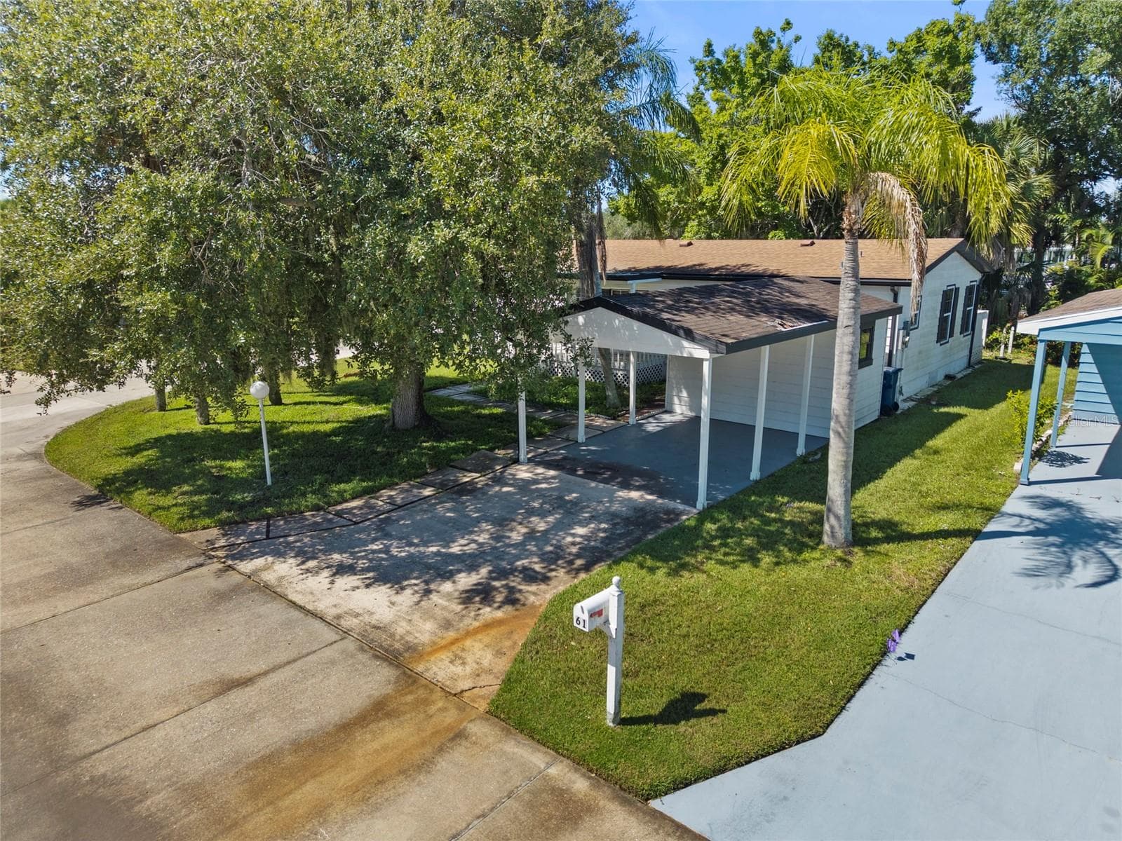 Manufactured Home at 61 MOURNINGDOVE CT #0, ELLENTON, photo 2 of 29