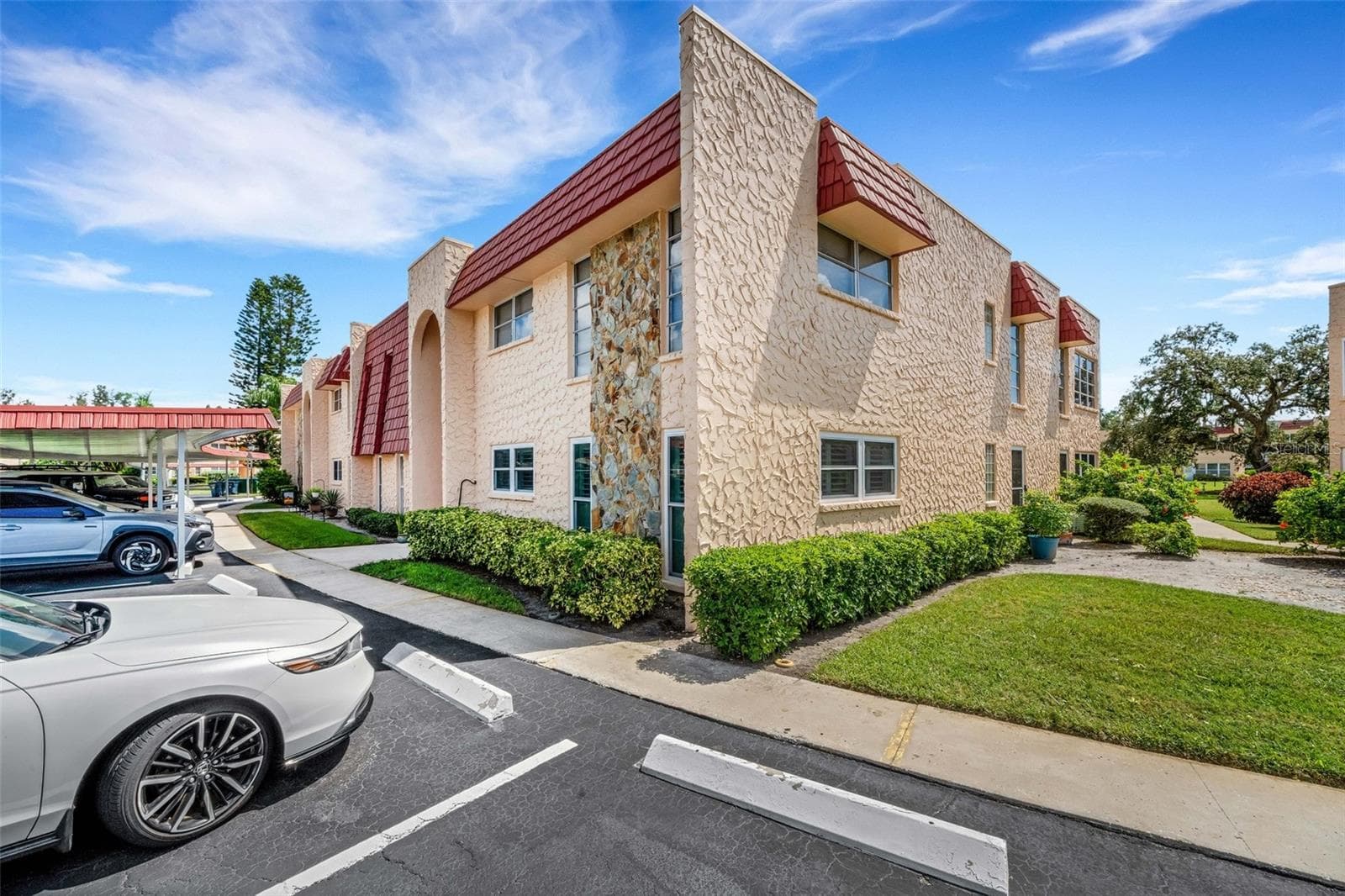 223 BUTTONWOOD CIR #223