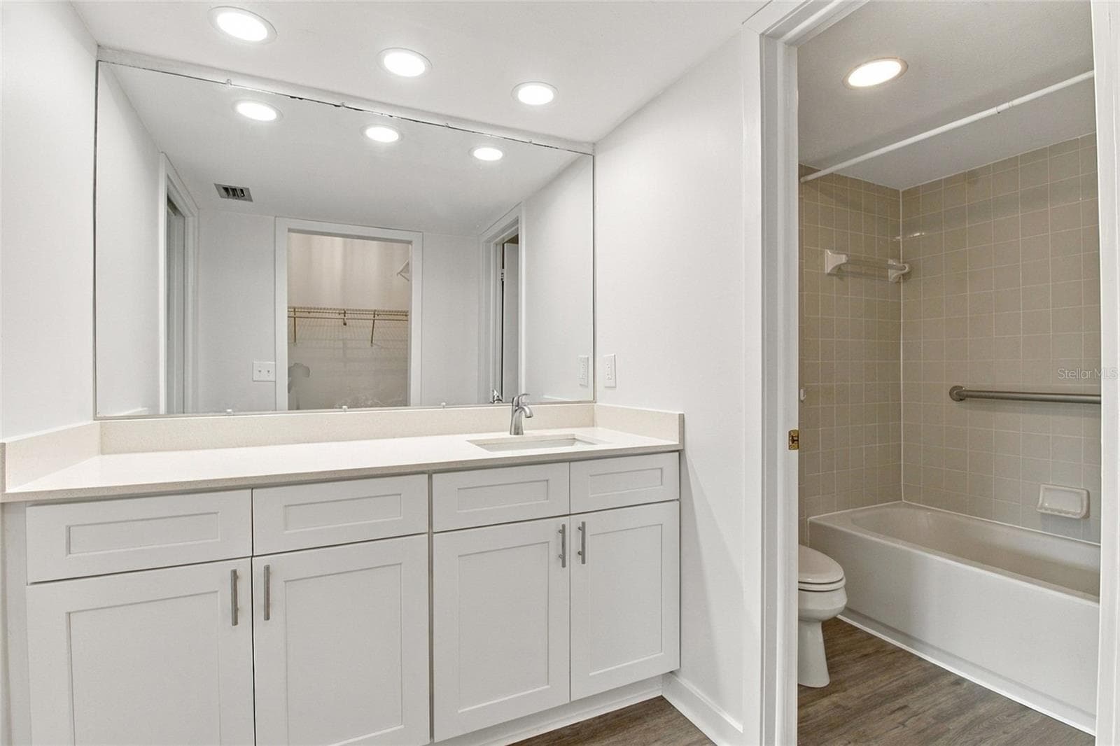 Primary Bathroom - 721 83RD AVE N #202, ST PETERSBURG