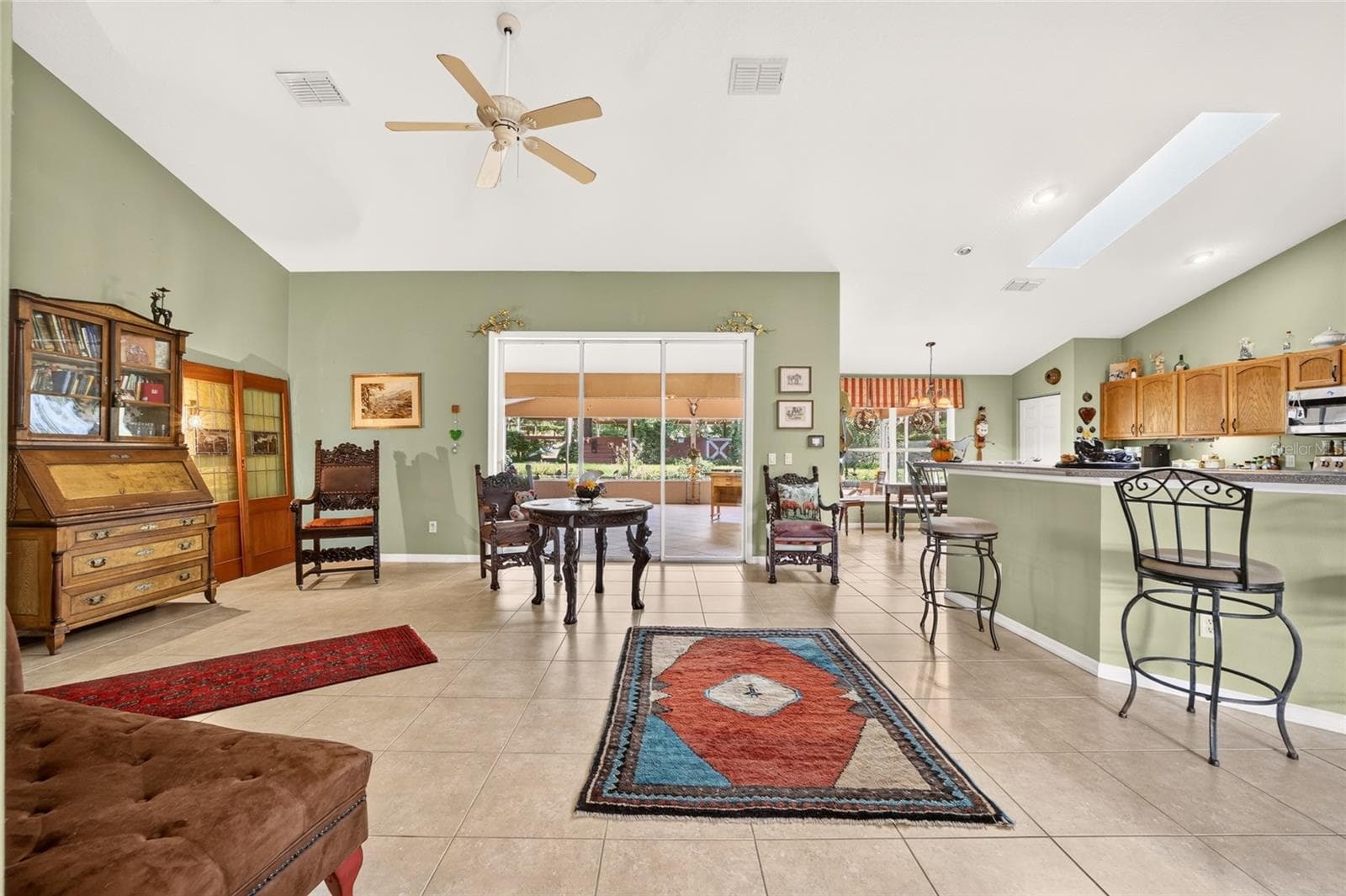 Living Room - 4295 N BRIDGER DR, BEVERLY HILLS