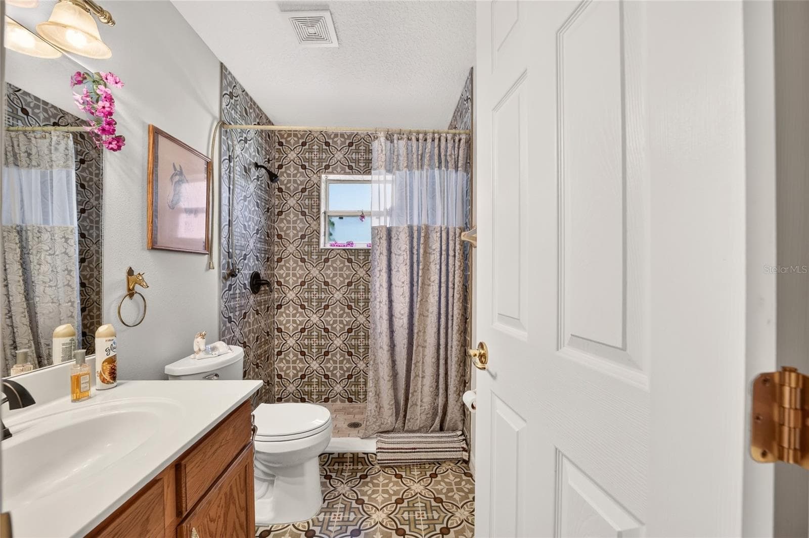 Guest Bathroom - 4295 N BRIDGER DR, BEVERLY HILLS