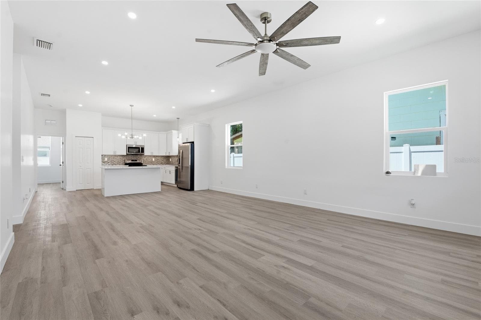 Single Family Residence at 1320 10TH AVE S, ST PETERSBURG, photo 2 of 19