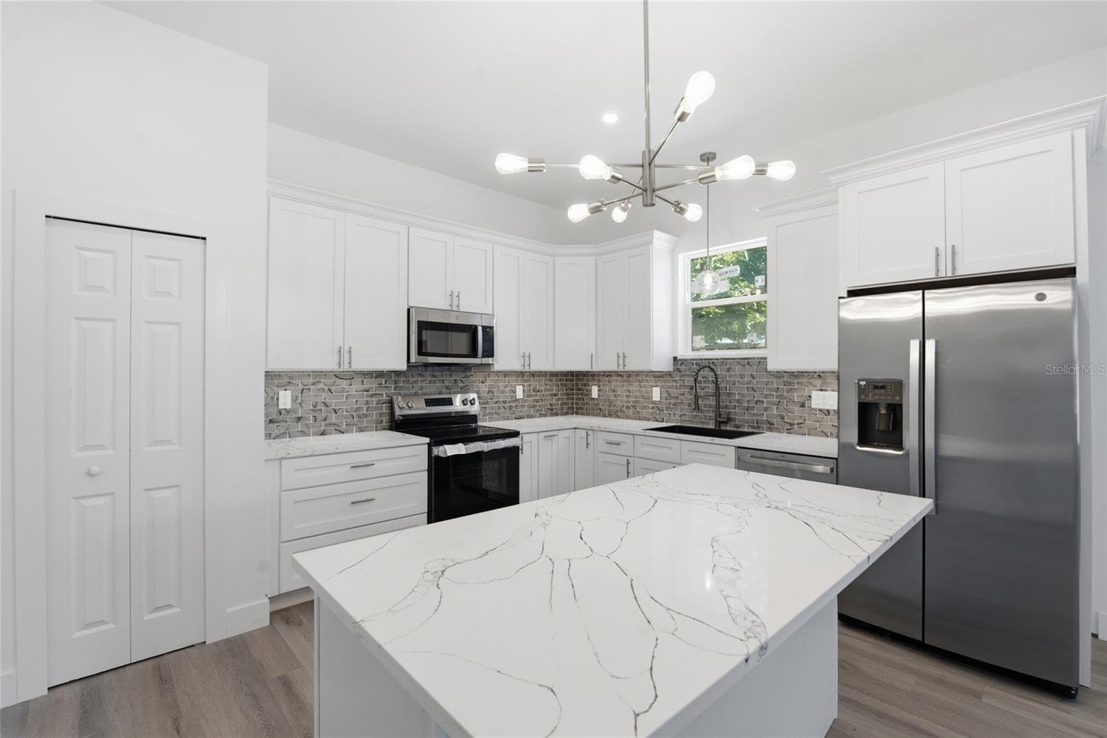 Single Family Residence at 1320 10TH AVE S, ST PETERSBURG, photo 4 of 19