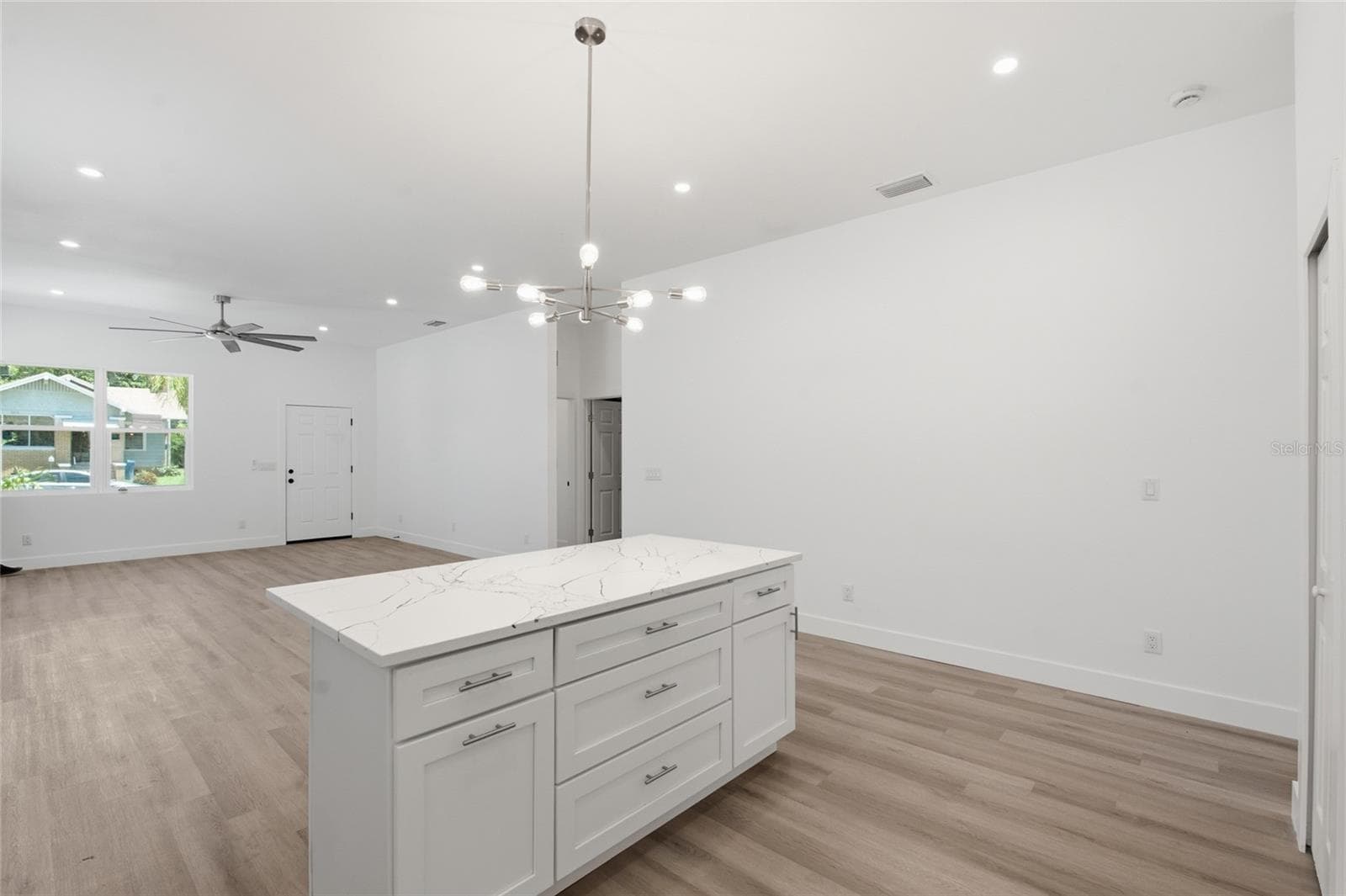 Single Family Residence at 1320 10TH AVE S, ST PETERSBURG, photo 5 of 19