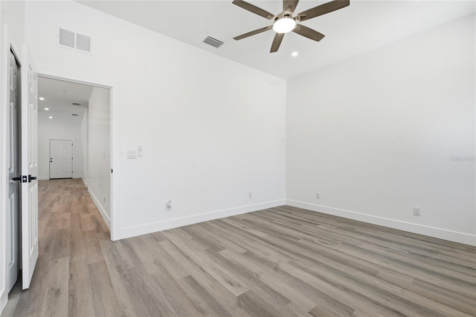 Single Family Residence at 1320 10TH AVE S, ST PETERSBURG, photo 10 of 19