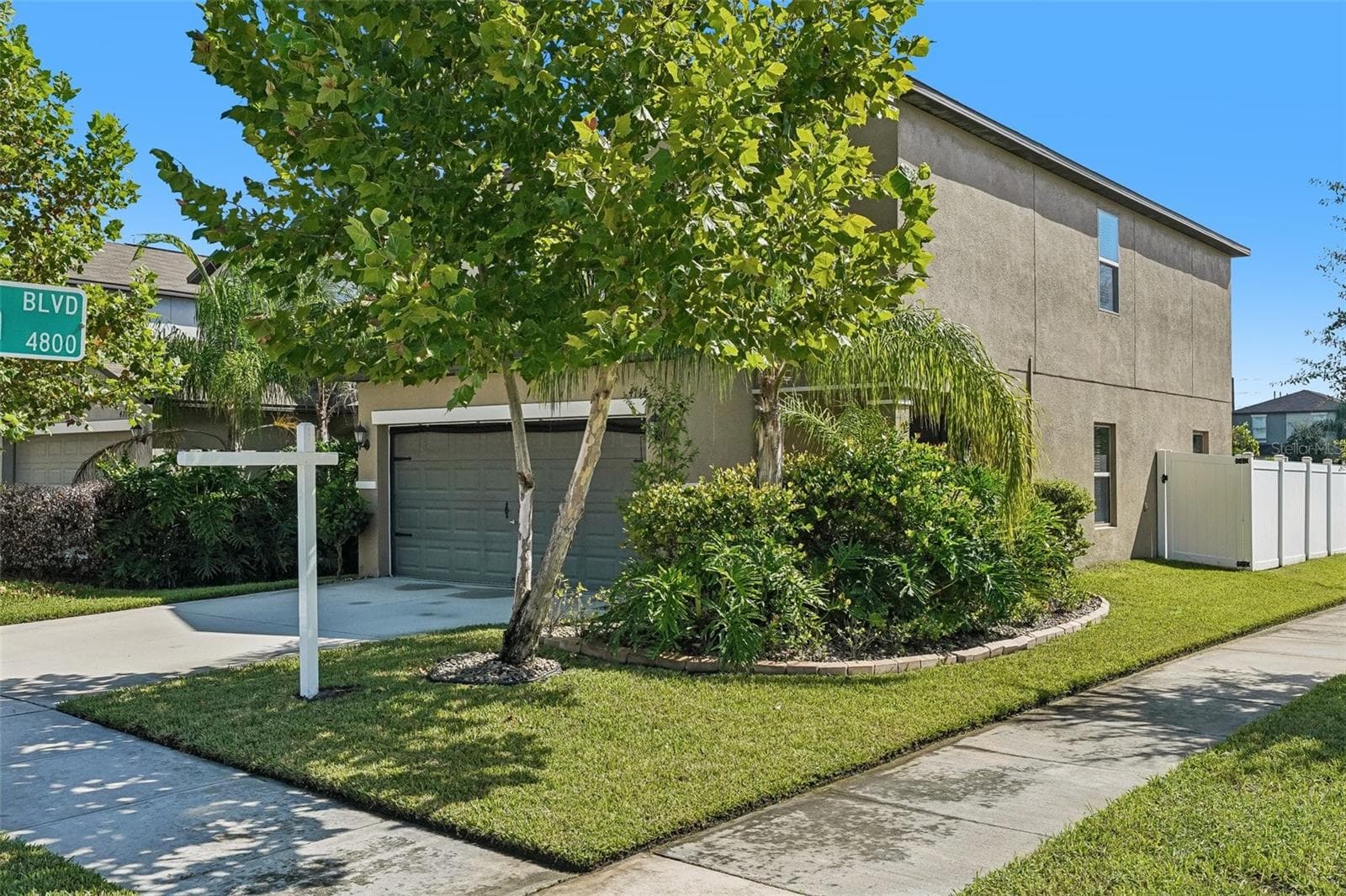 Single Family Residence at 4714 RON EDDIE PL, TAMPA, photo 3 of 58