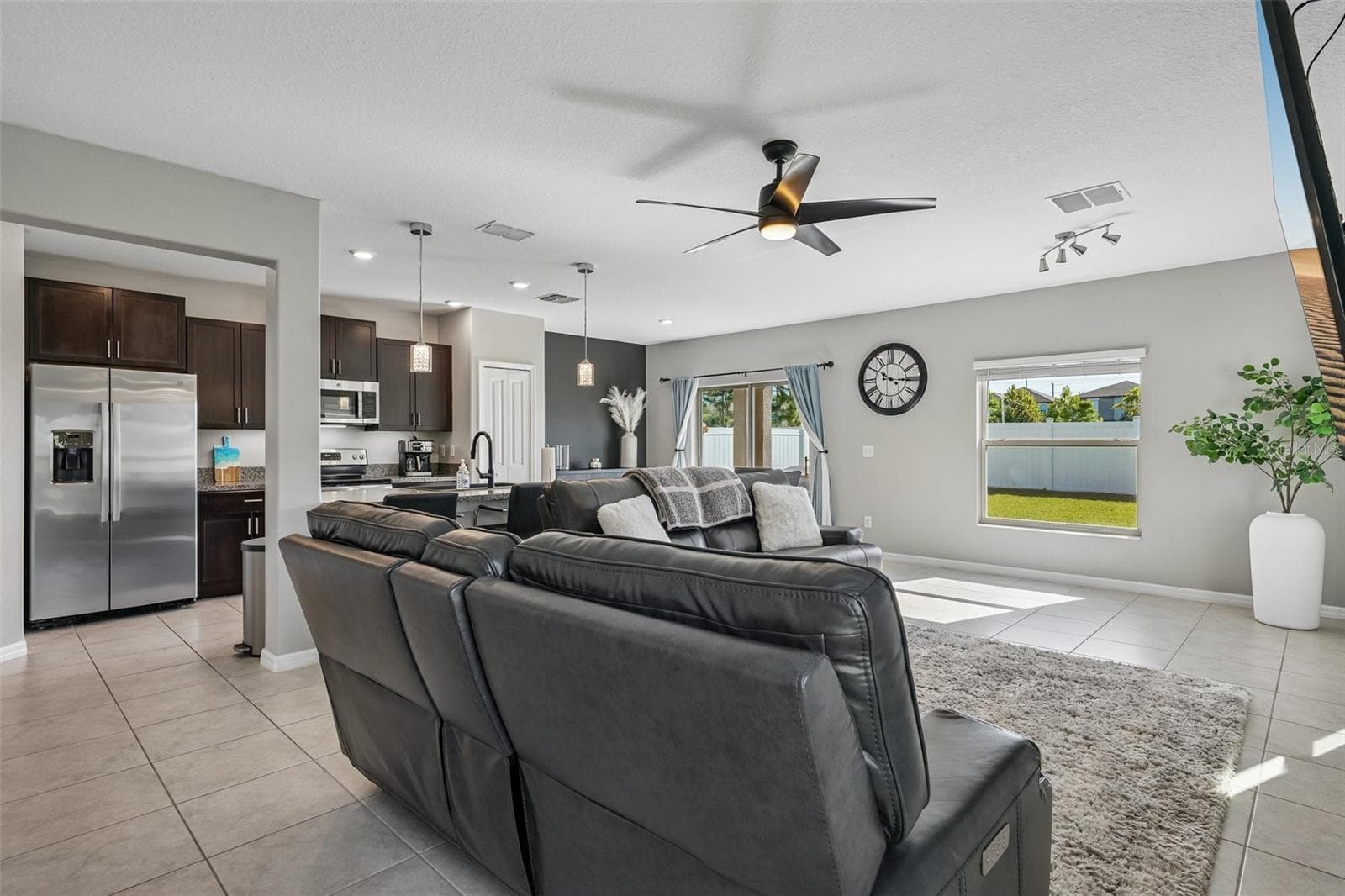 Single Family Residence at 4714 RON EDDIE PL, TAMPA, photo 4 of 58