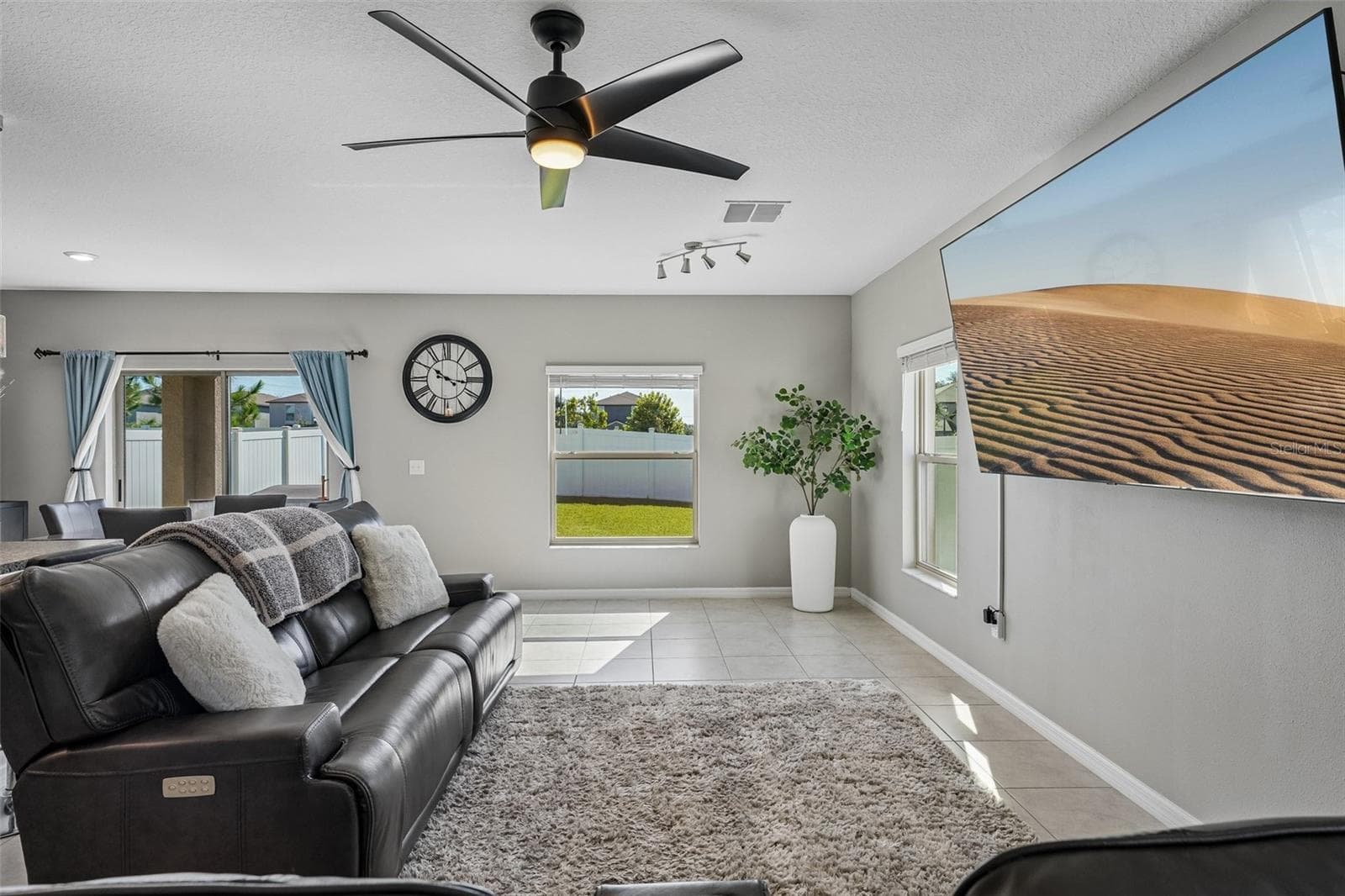 Single Family Residence at 4714 RON EDDIE PL, TAMPA, photo 6 of 58