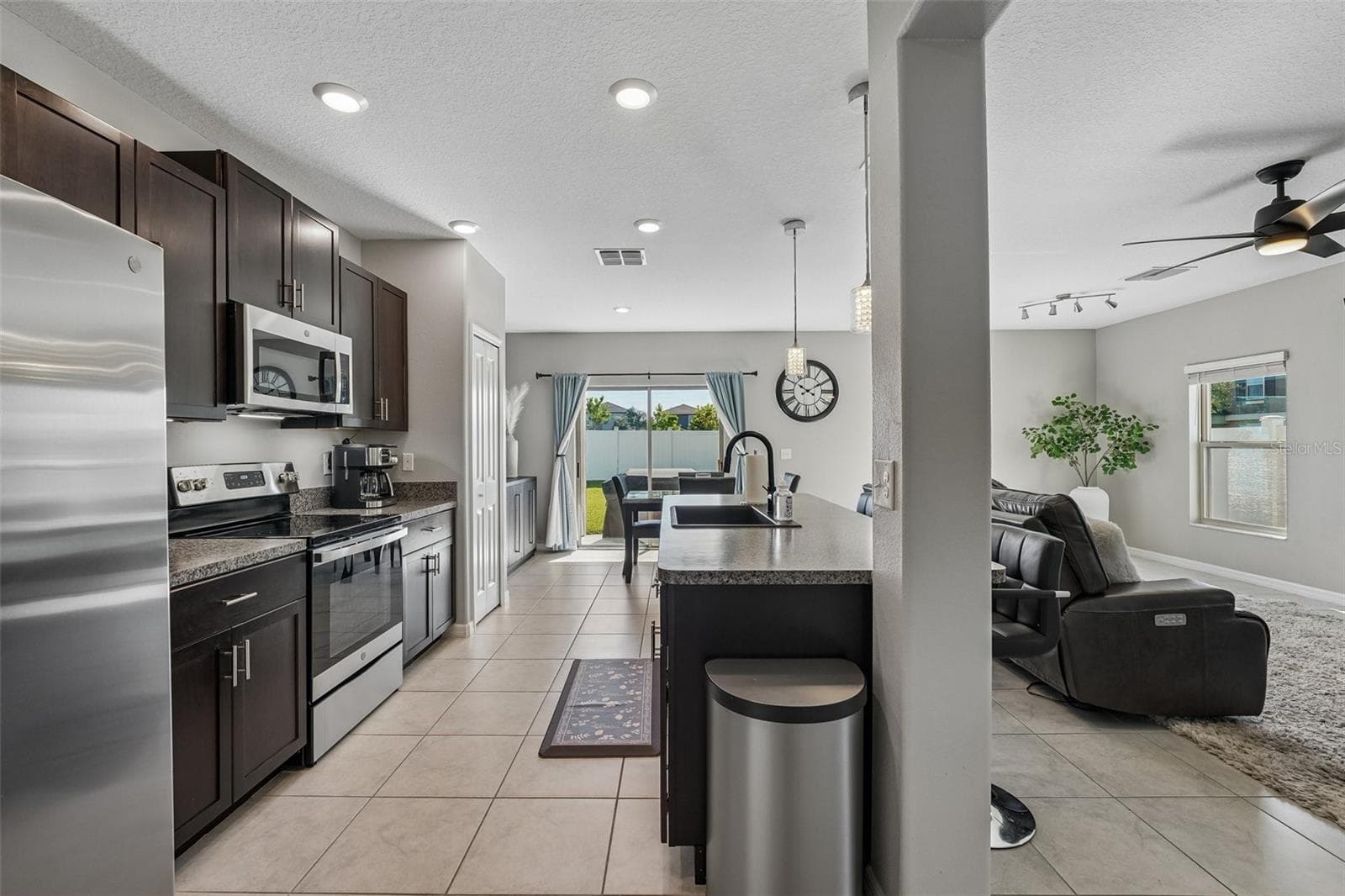 Single Family Residence at 4714 RON EDDIE PL, TAMPA, photo 10 of 58