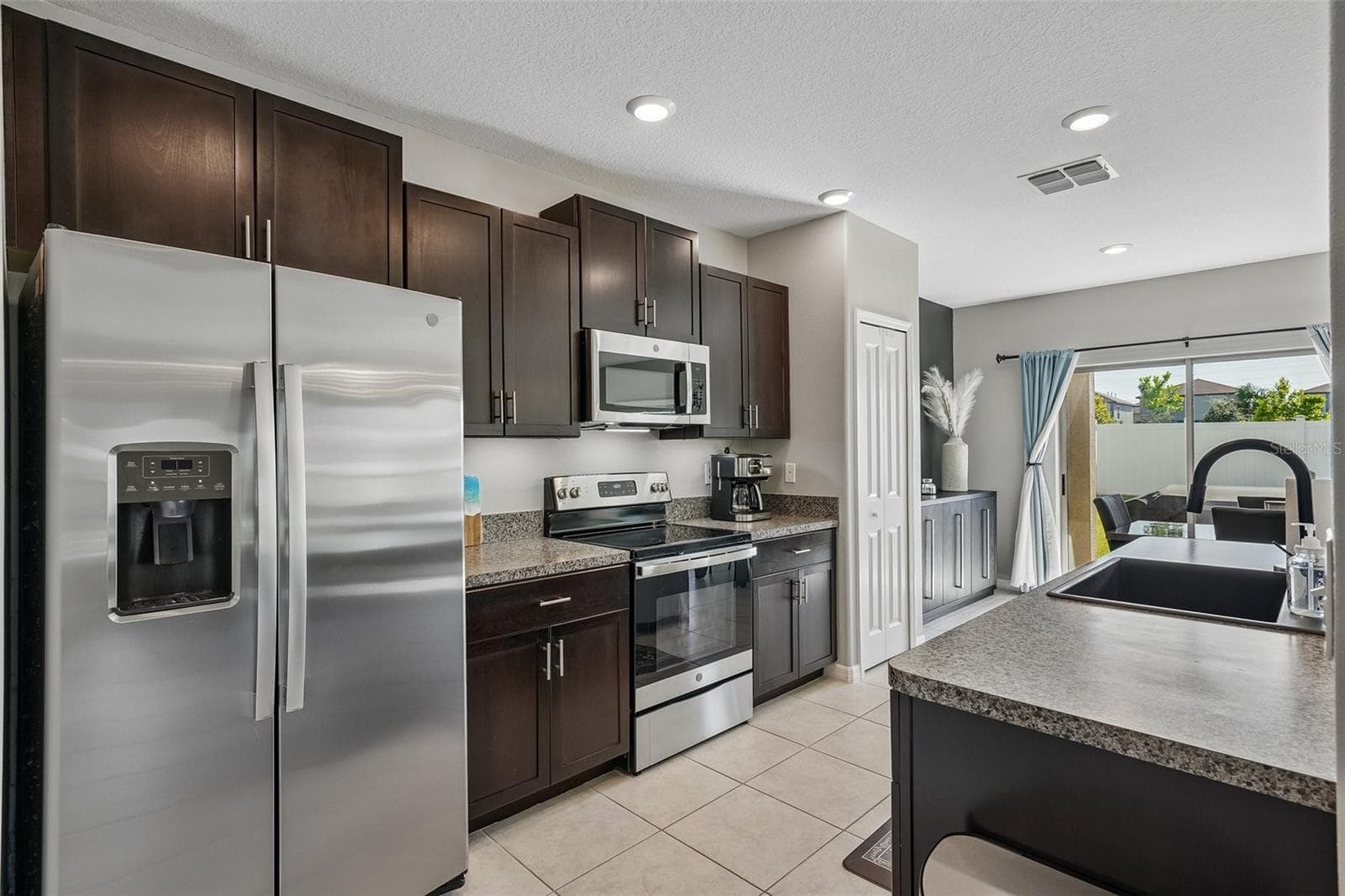 Single Family Residence at 4714 RON EDDIE PL, TAMPA, photo 13 of 58