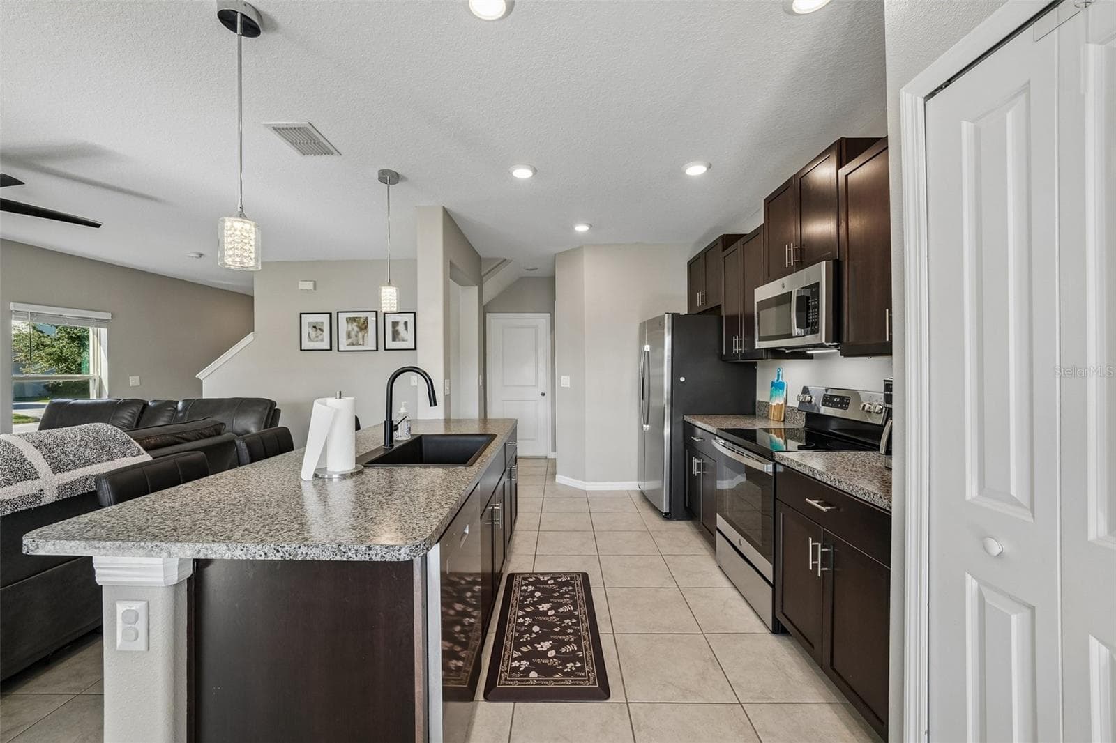 Single Family Residence at 4714 RON EDDIE PL, TAMPA, photo 14 of 58
