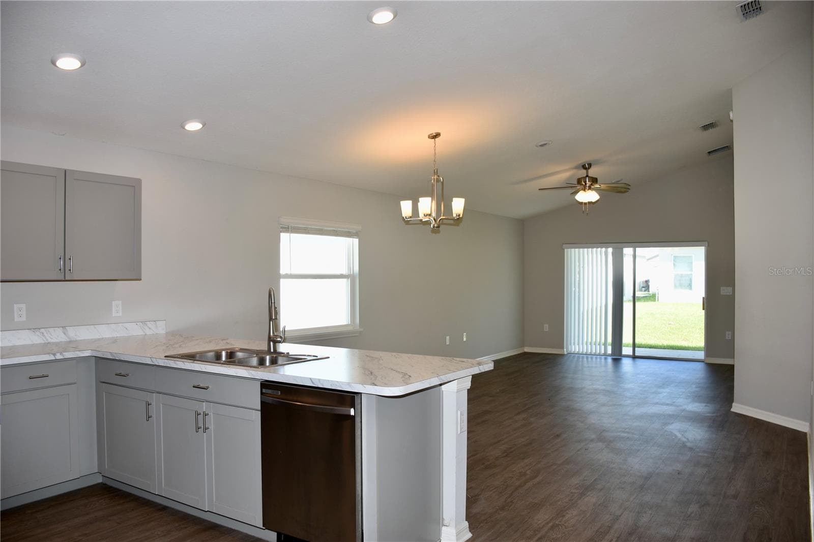 Single Family Residence at 372 CASCARA LN, AUBURNDALE, photo 10 of 40