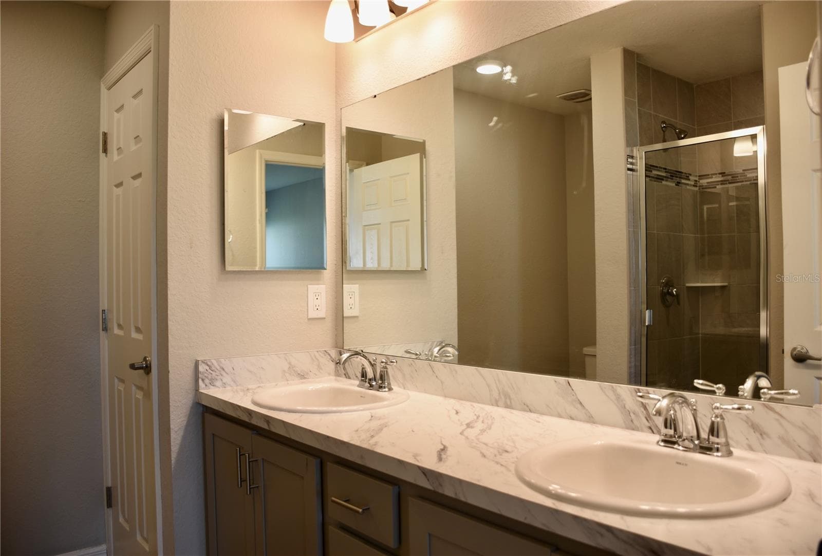 Primary Bathroom - 372 CASCARA LN, AUBURNDALE