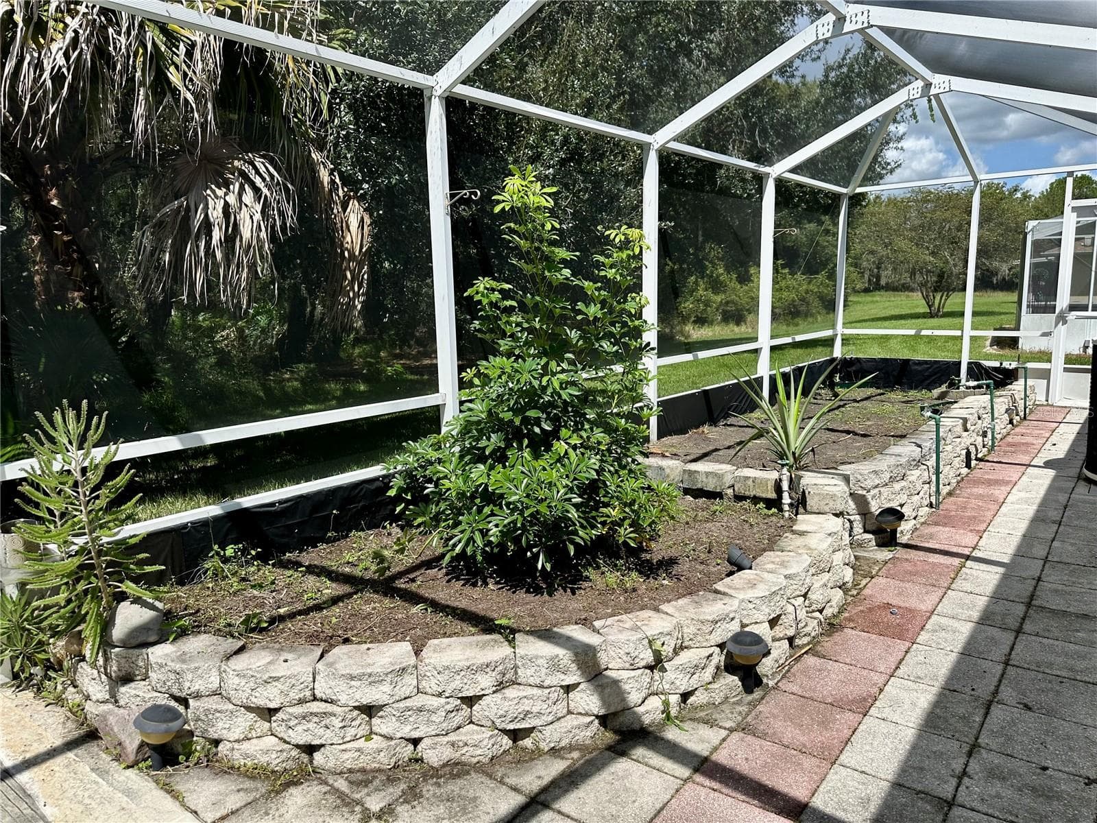 Huge garden ready to grow whatever you like! - 29439 SCHINNECOCK HILLS LN, SAN ANTONIO