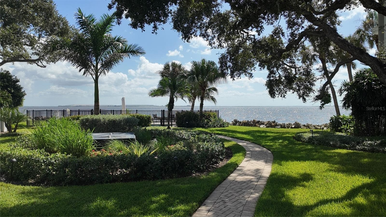 Community Pool - 6212 BAYSHORE BLVD #F, TAMPA