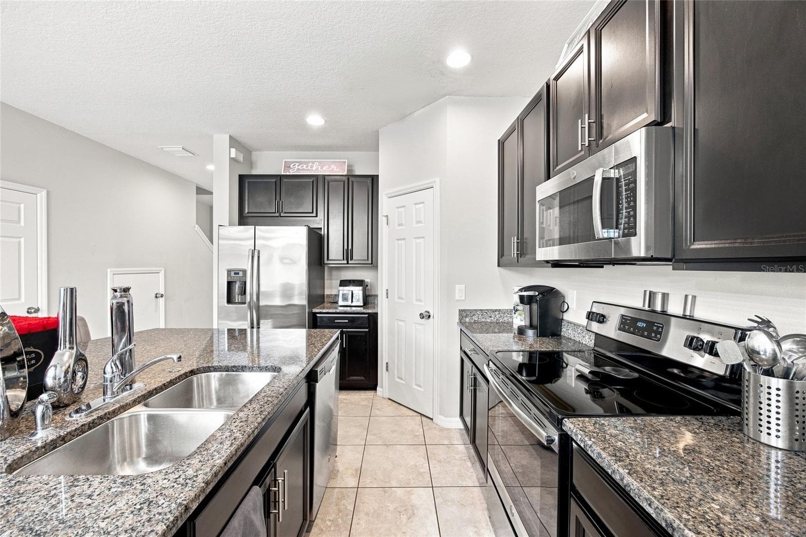 Townhouse at 7030 SUMMER HOLLY PL, RIVERVIEW, photo 14 of 35