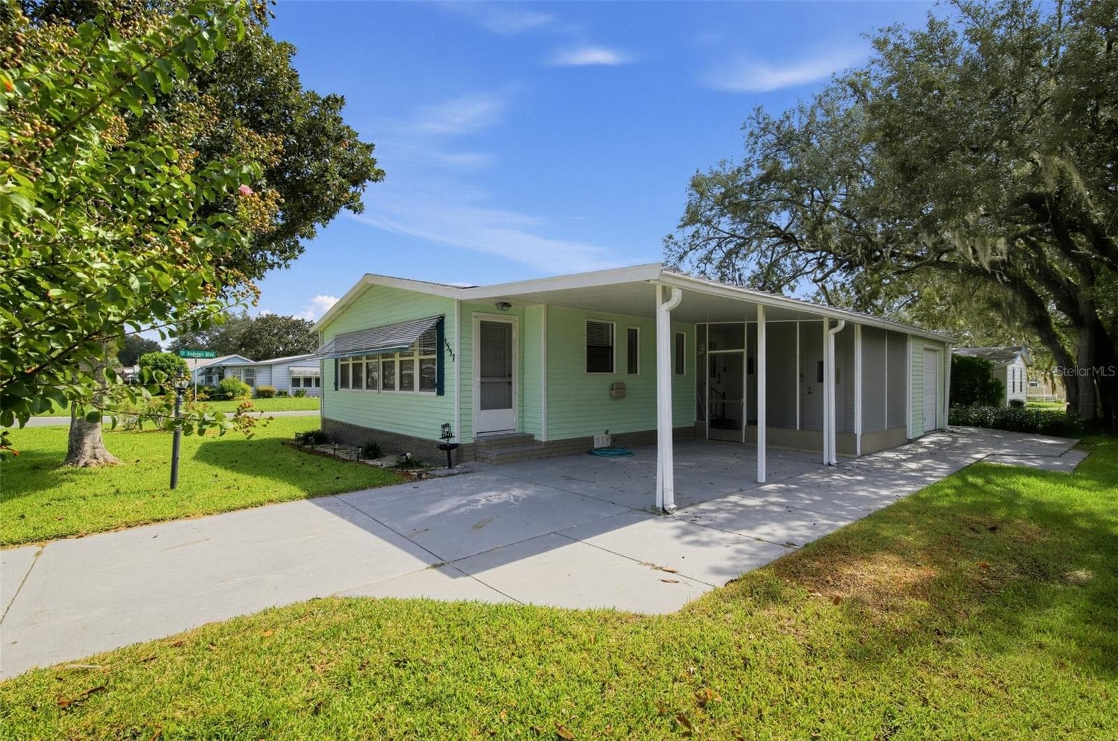 Manufactured Home at 1537 E SCHWARTZ BLVD, LADY LAKE, photo 2 of 30