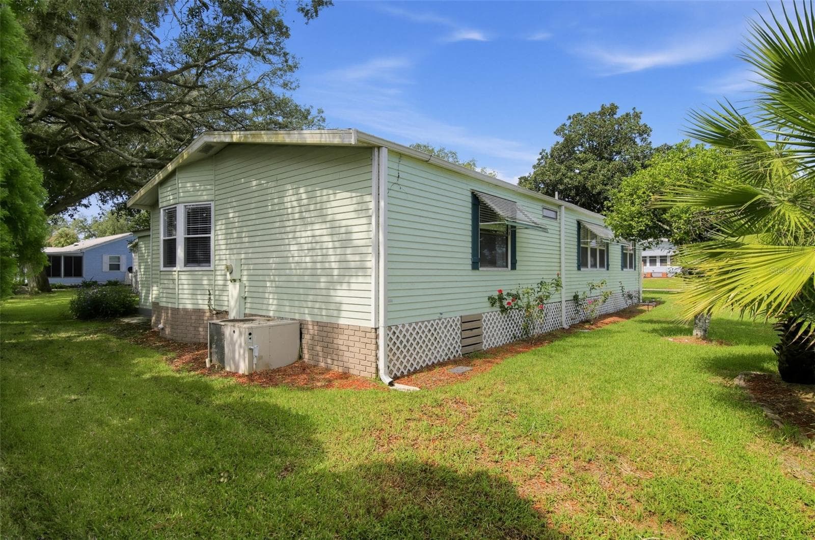 Manufactured Home at 1537 E SCHWARTZ BLVD, LADY LAKE, photo 4 of 30