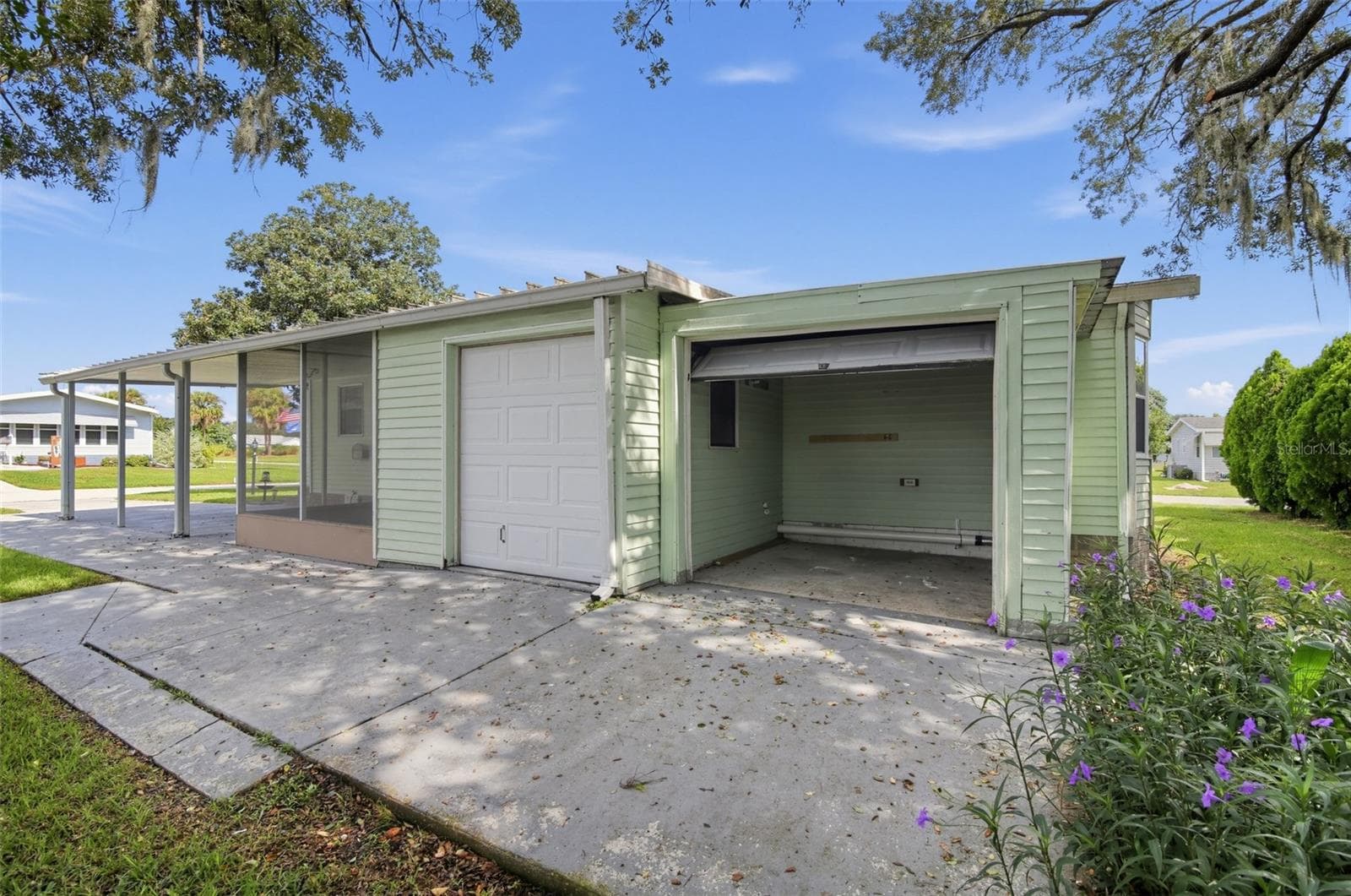 Manufactured Home at 1537 E SCHWARTZ BLVD, LADY LAKE, photo 6 of 30
