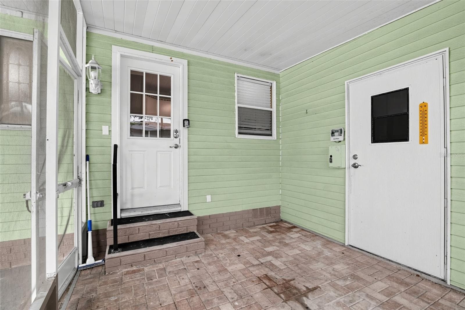Manufactured Home at 1537 E SCHWARTZ BLVD, LADY LAKE, photo 7 of 30