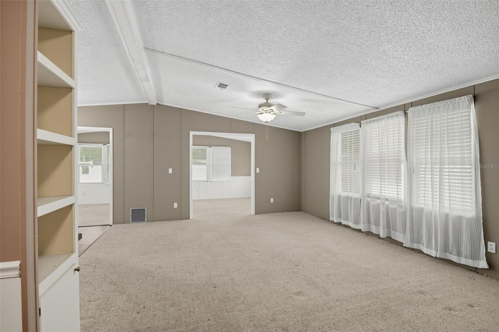 Manufactured Home at 1537 E SCHWARTZ BLVD, LADY LAKE, photo 10 of 30