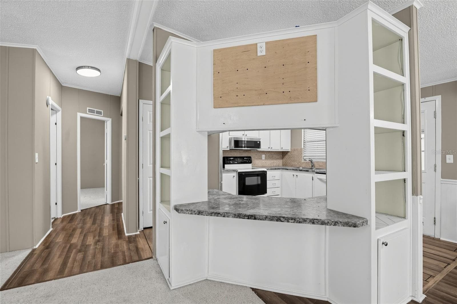 Manufactured Home at 1537 E SCHWARTZ BLVD, LADY LAKE, photo 13 of 30