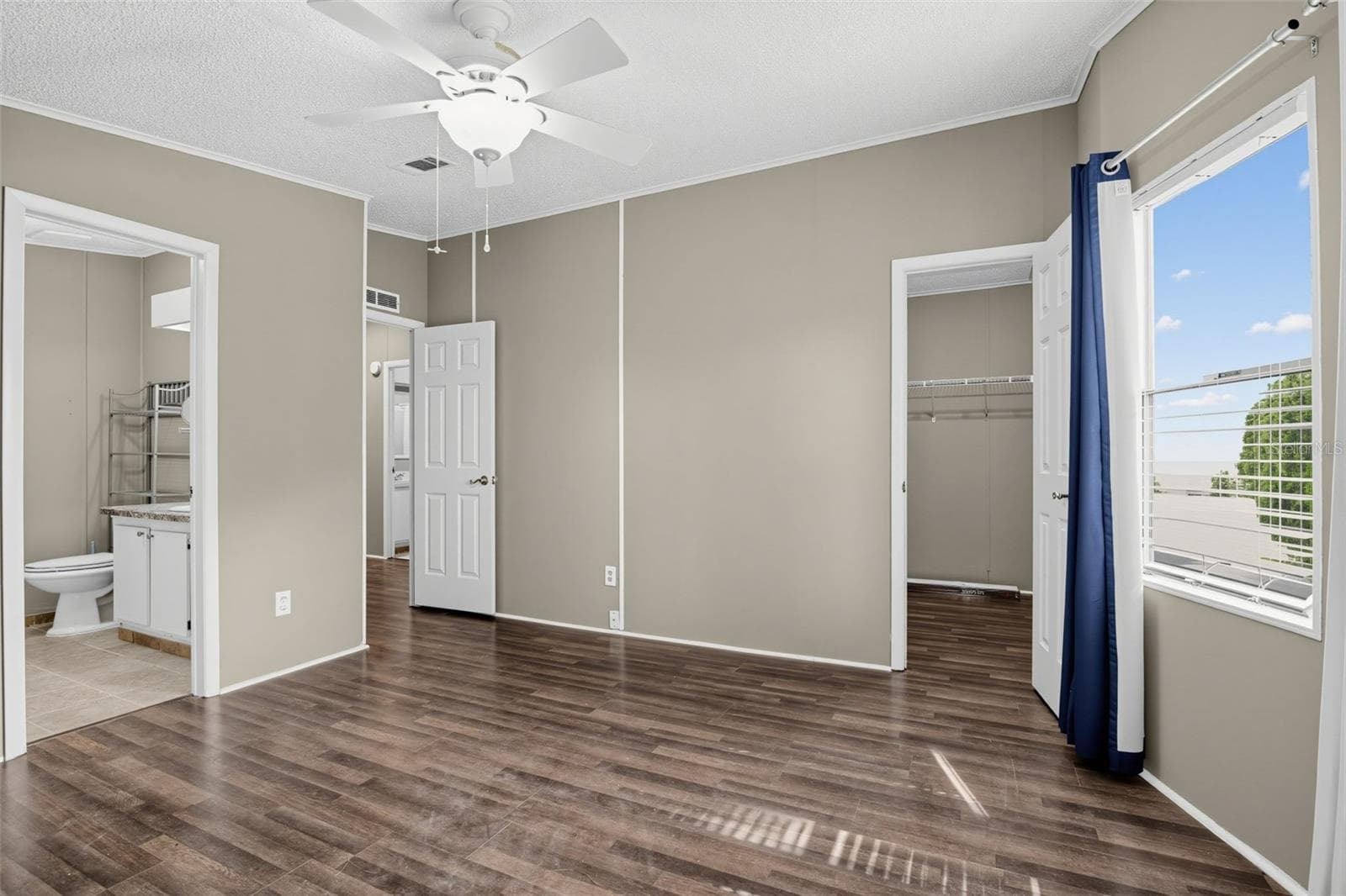 Manufactured Home at 1537 E SCHWARTZ BLVD, LADY LAKE, photo 19 of 30