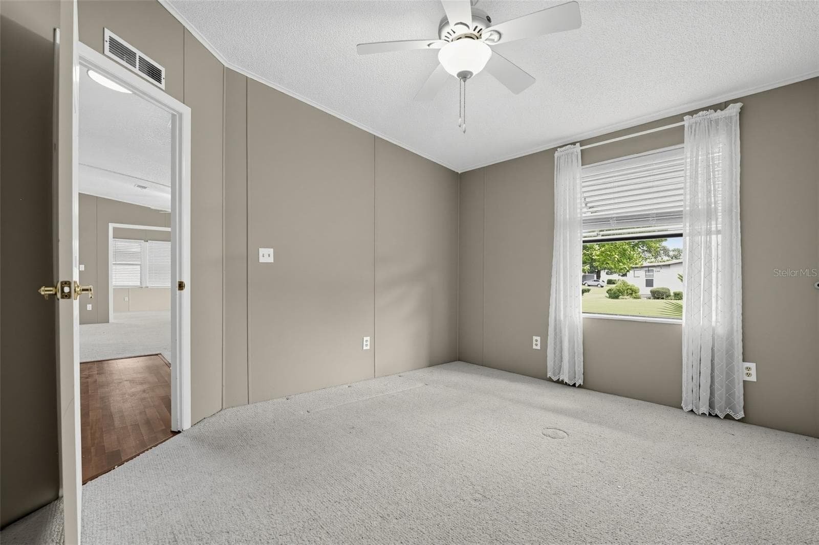 Manufactured Home at 1537 E SCHWARTZ BLVD, LADY LAKE, photo 23 of 30