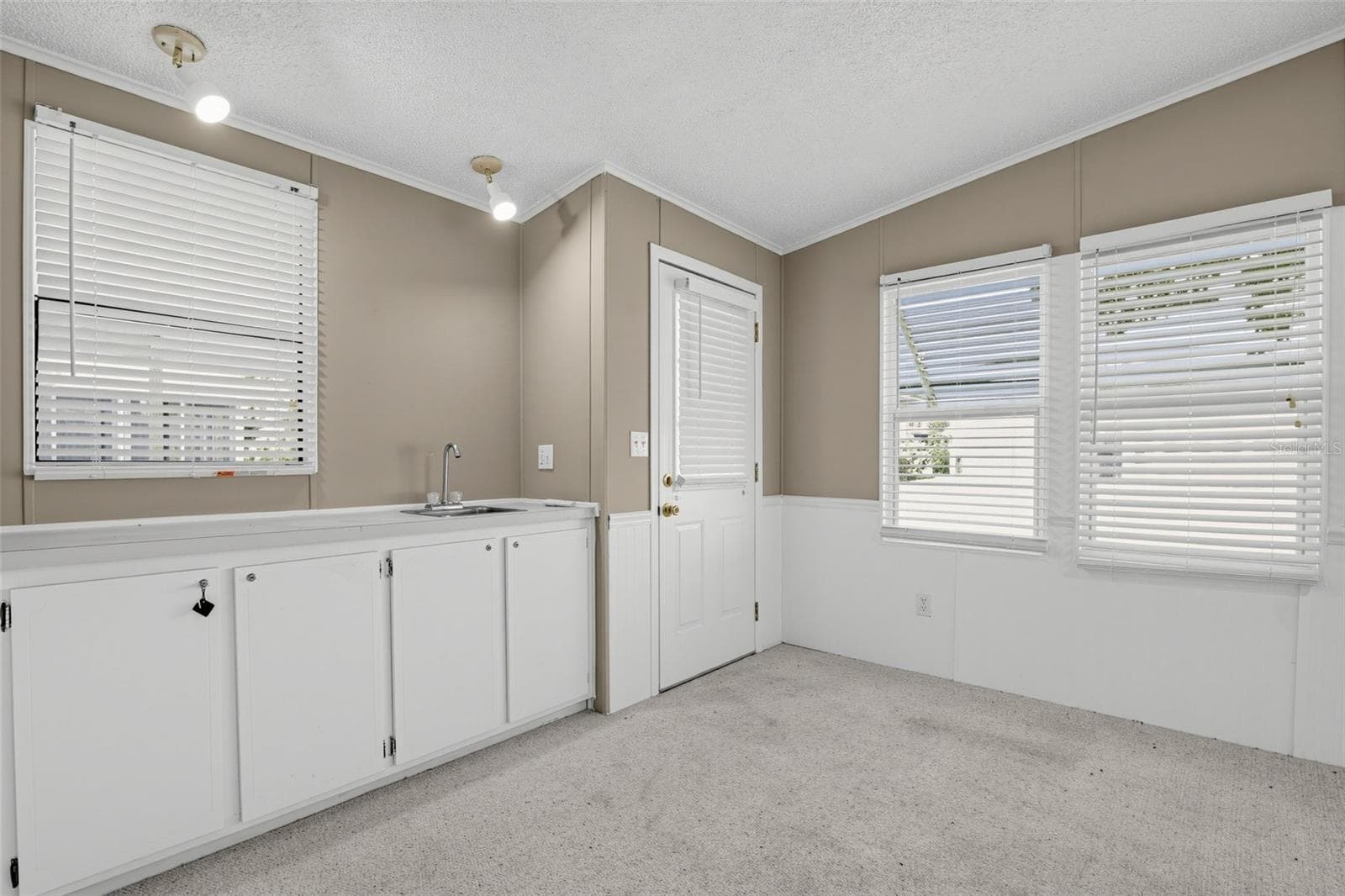 Manufactured Home at 1537 E SCHWARTZ BLVD, LADY LAKE, photo 28 of 30