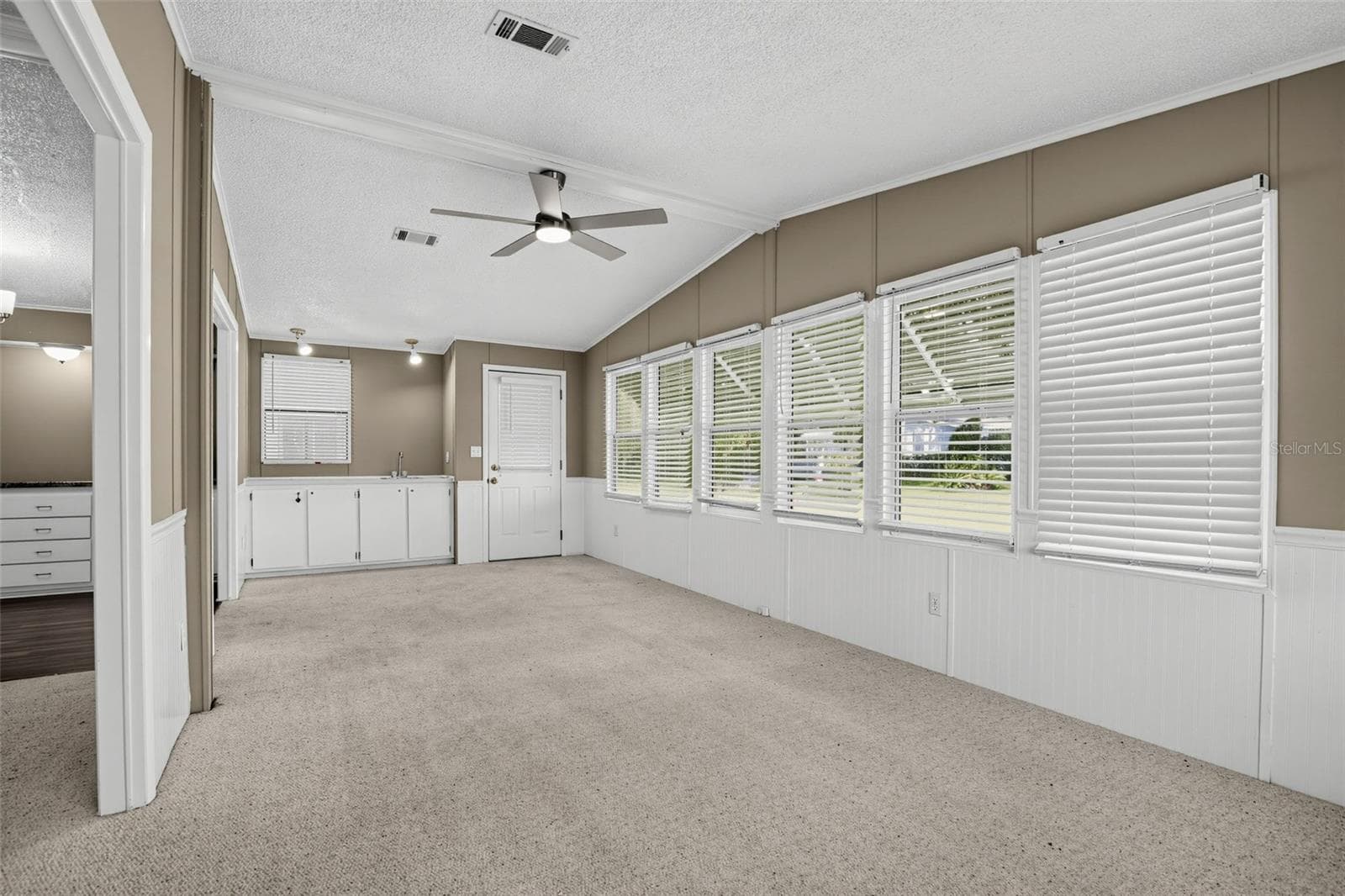 Manufactured Home at 1537 E SCHWARTZ BLVD, LADY LAKE, photo 29 of 30