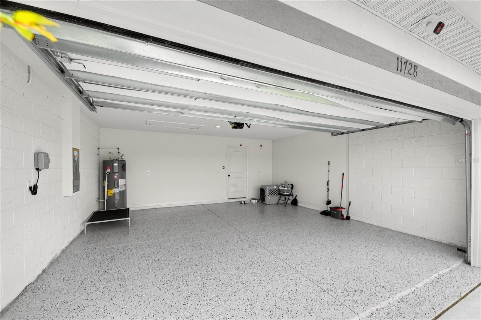 Garage - 11728 FIRESPIKE ST, RIVERVIEW