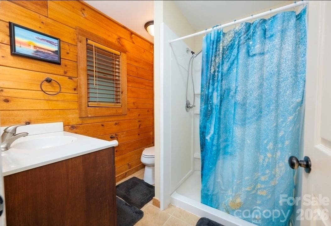 Primary En Suite Bathroom - 174 Nix Creek Road, Canton