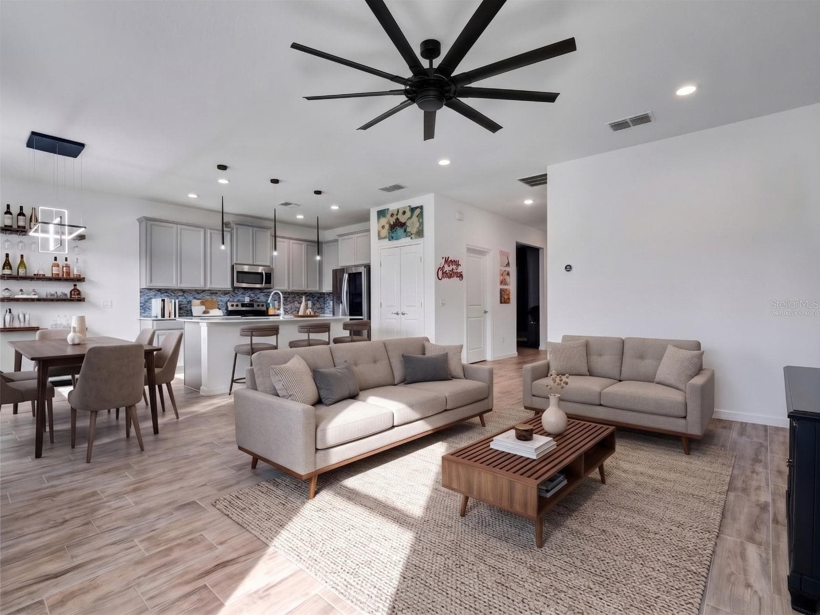 Virtually Staged - 1168 HENDON LOOP, DAVENPORT