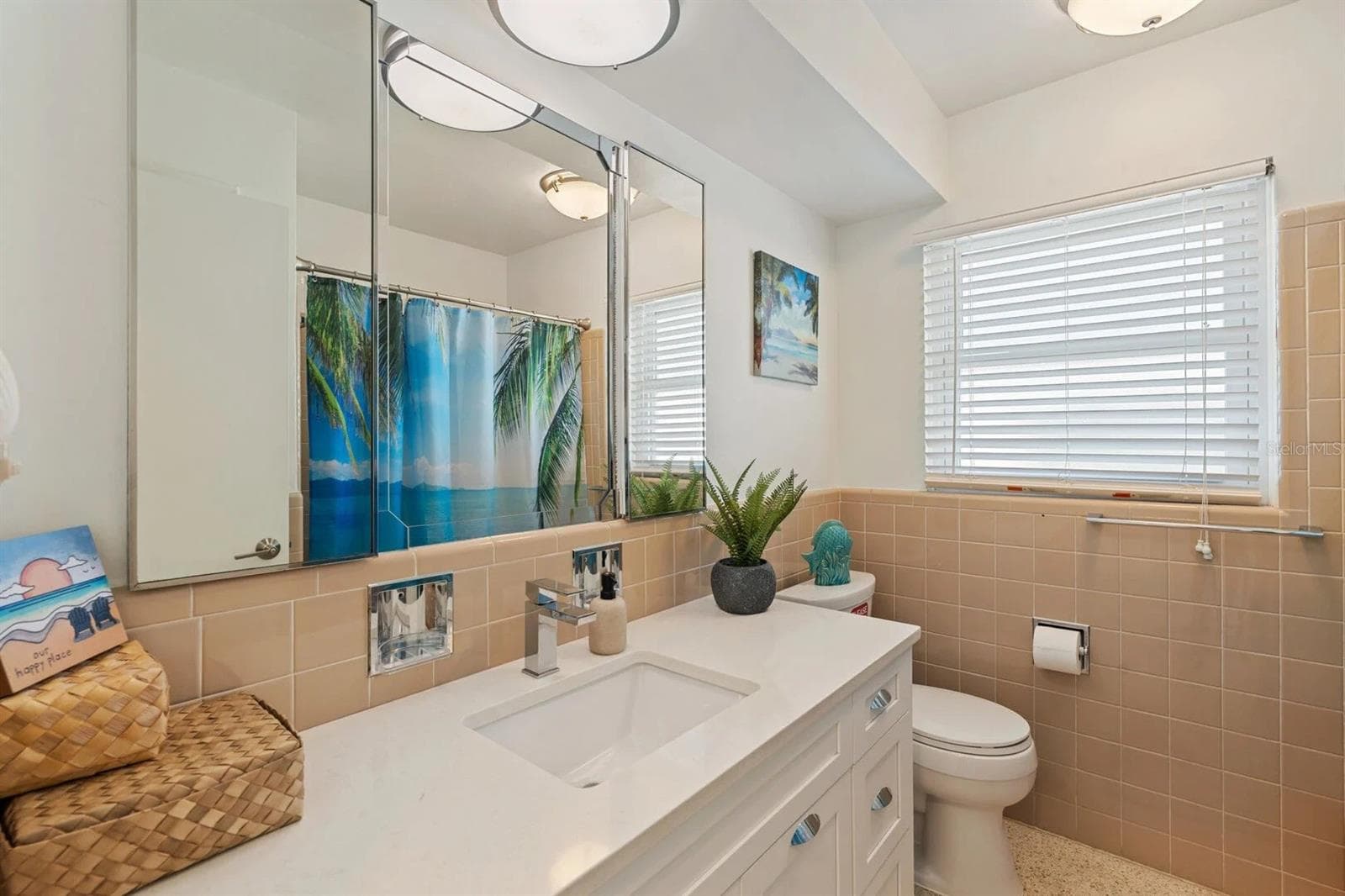 Guest Bath - 1829 CORNWALLIS PKWY, CAPE CORAL