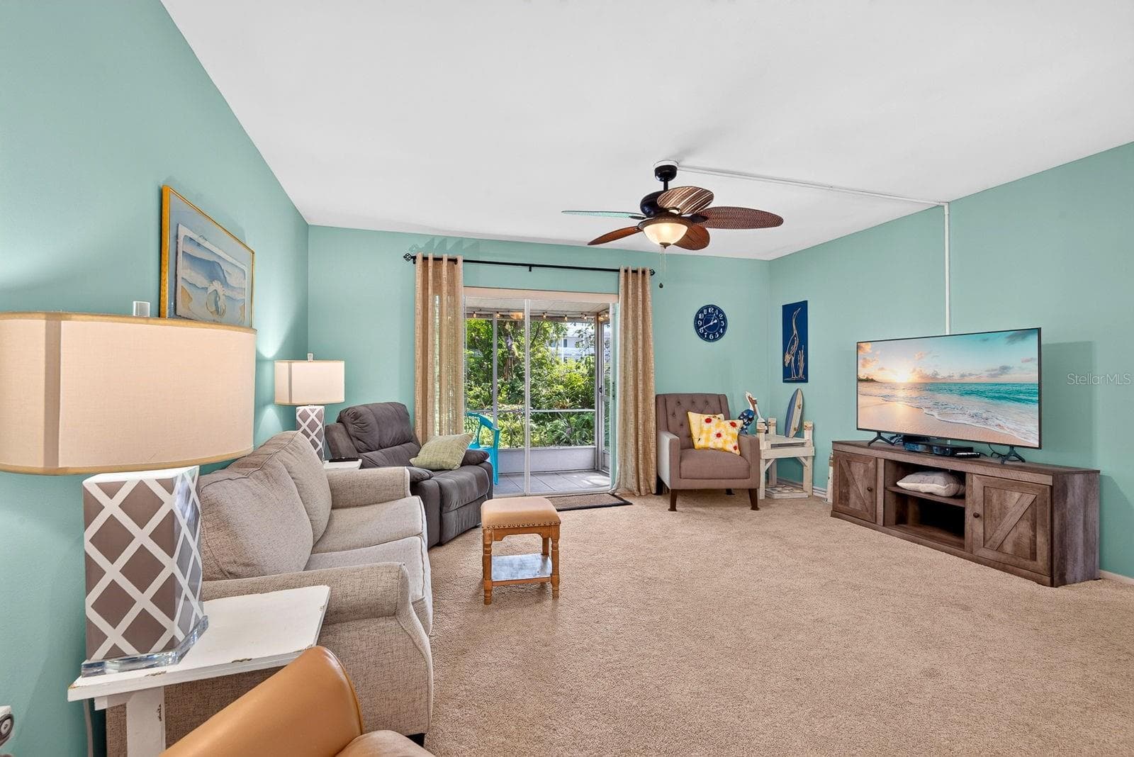 Living room spacious area with private backyard lanai - 5853 PALM LN #B7, BRADENTON