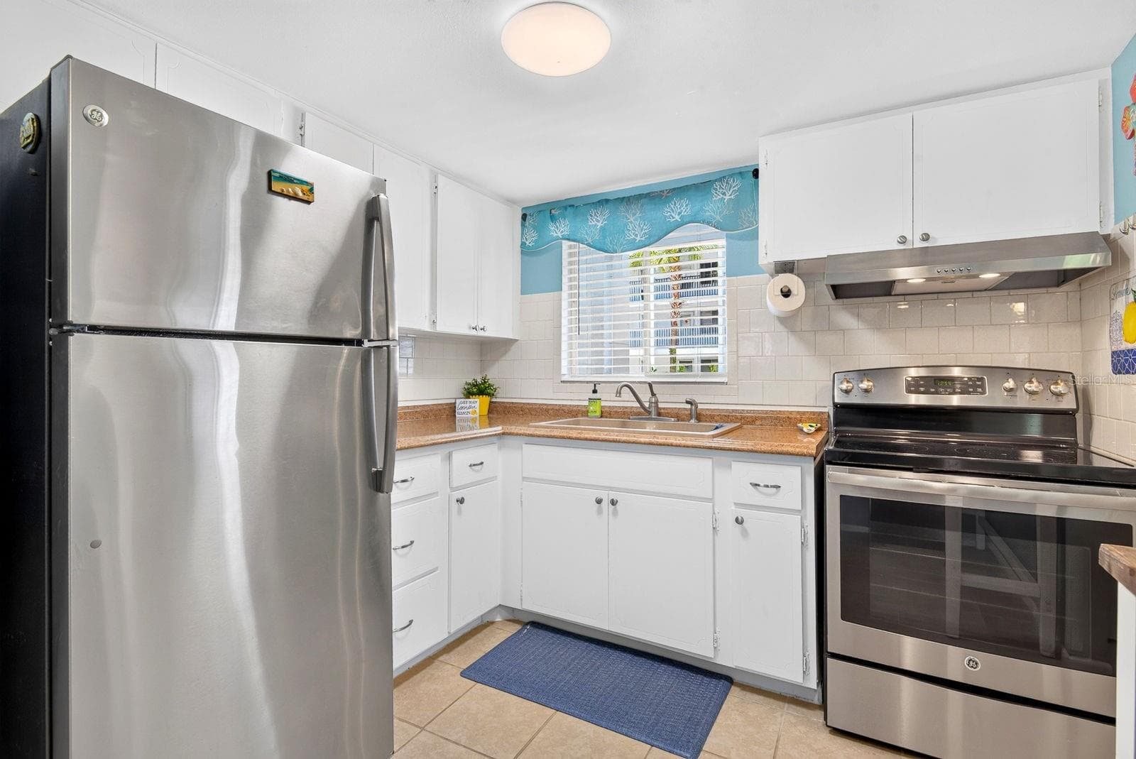 Cozy Kitchen - 5853 PALM LN #B7, BRADENTON