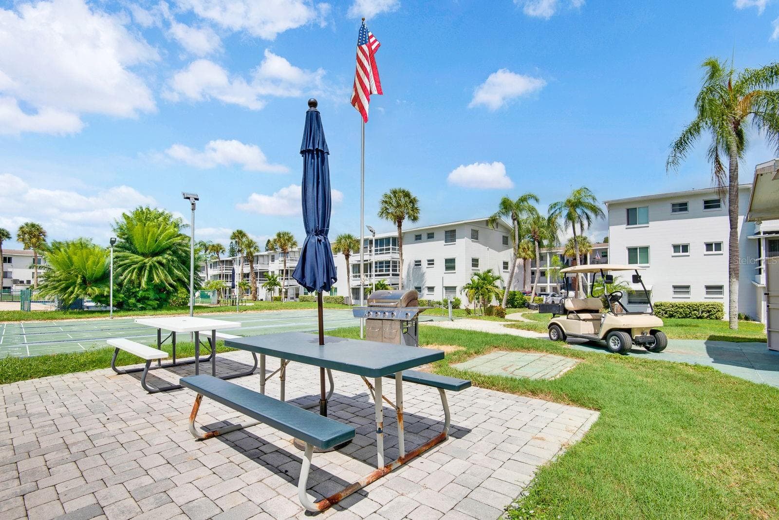 Beautiful Common area for gathering including picnic tables and shuffleboard - 5853 PALM LN #B7, BRADENTON