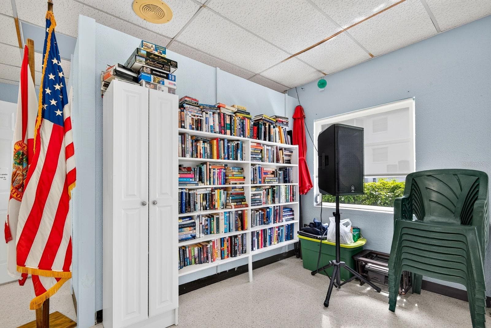 Library - 5853 PALM LN #B7, BRADENTON
