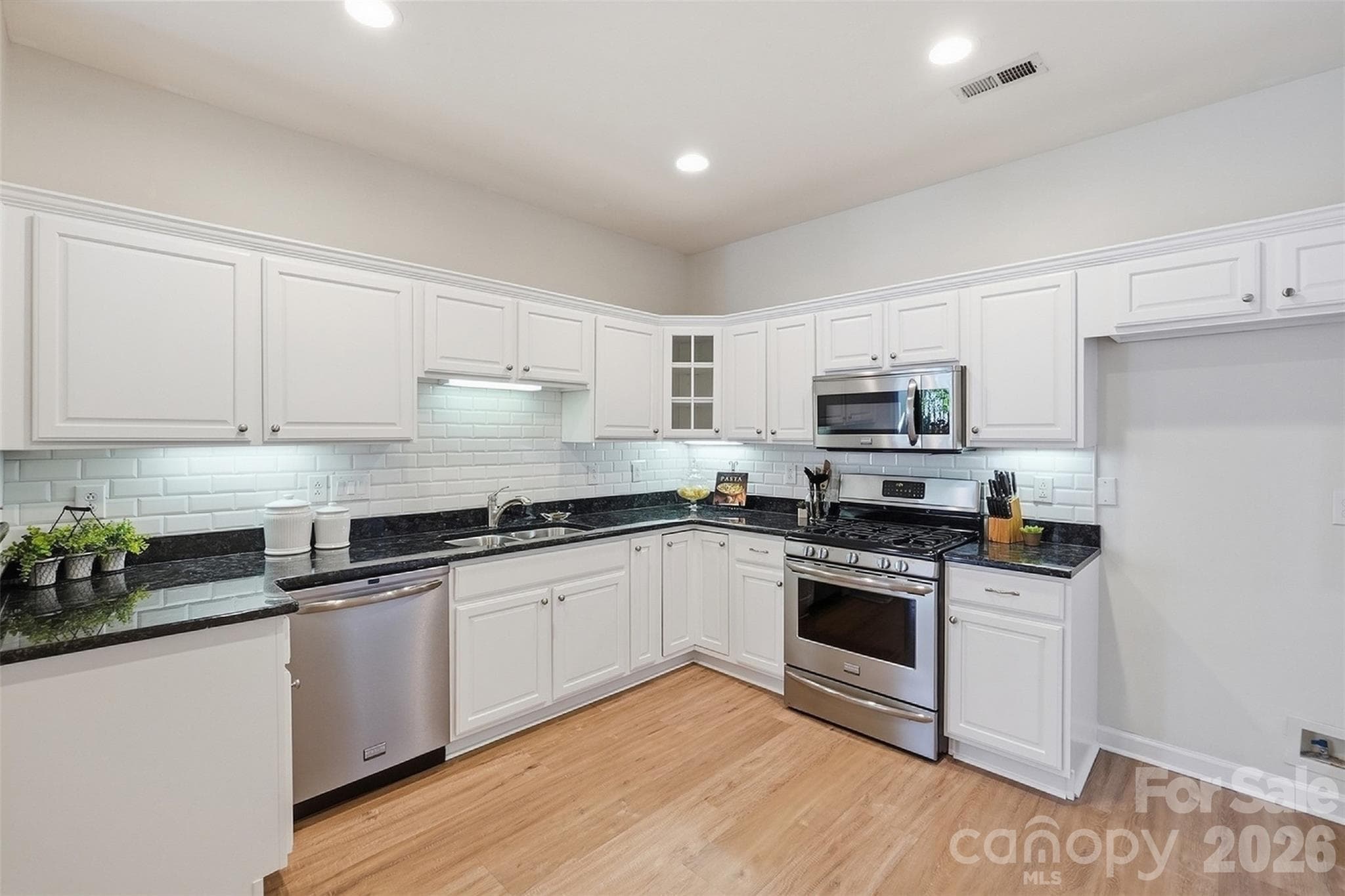 Condominium at 9920 Park Willow Drive, Charlotte, photo 10 of 24
