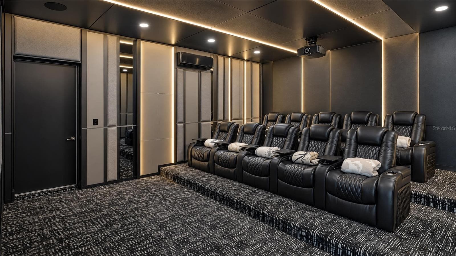 theatre - 1196 CASTLE PINES CT, KISSIMMEE