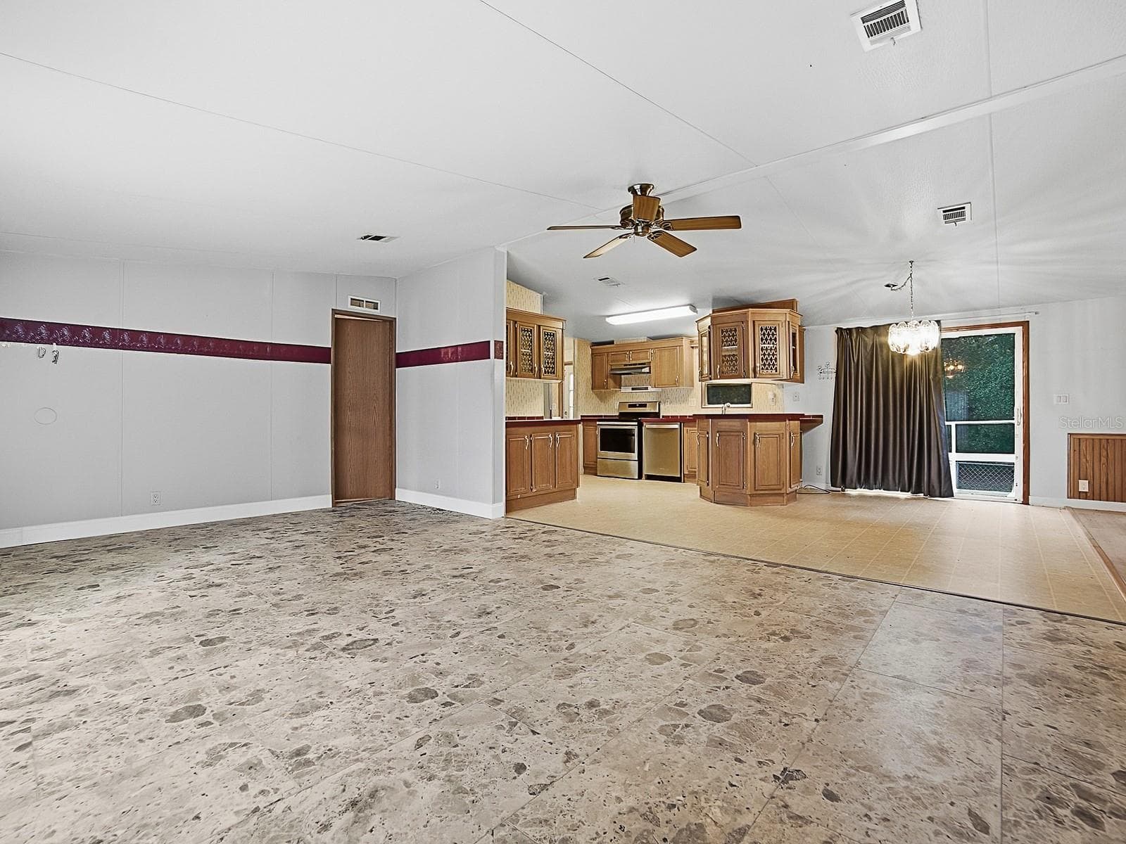 Manufactured Home at 15875 NE 148TH TERRACE RD, FORT MC COY, photo 6 of 46