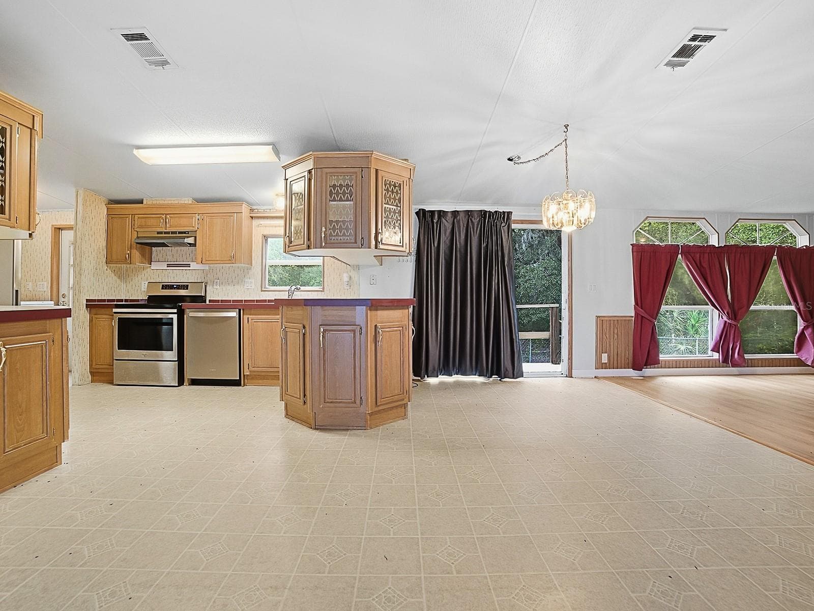 Manufactured Home at 15875 NE 148TH TERRACE RD, FORT MC COY, photo 7 of 46