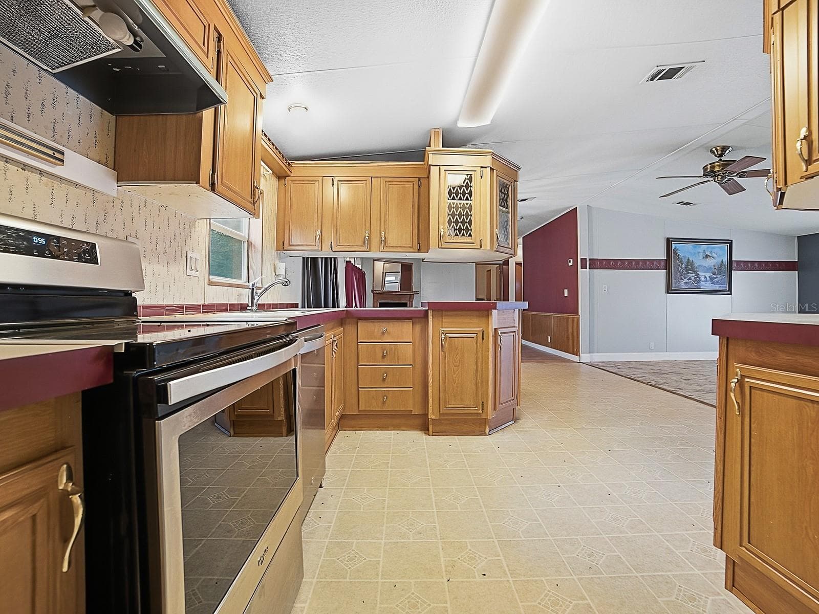 Manufactured Home at 15875 NE 148TH TERRACE RD, FORT MC COY, photo 9 of 46