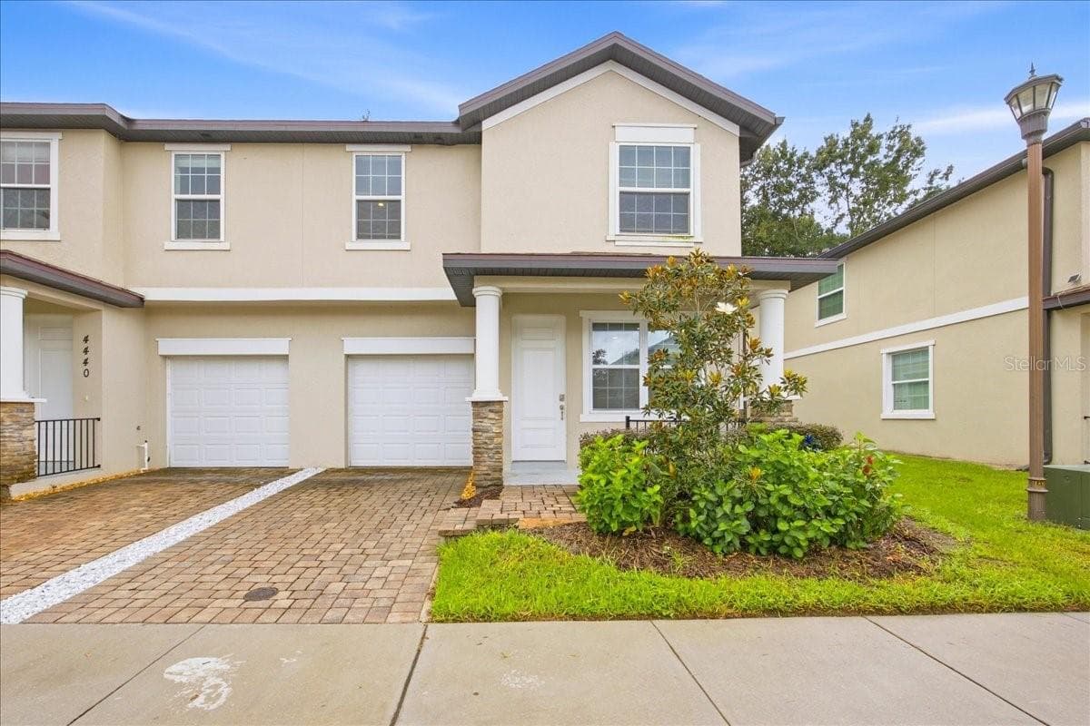 4444 SUMMER FLOWERS PL